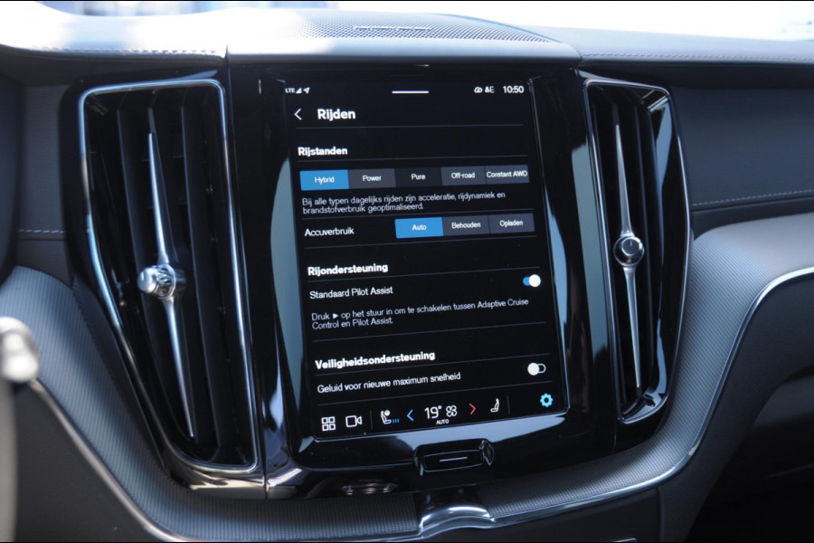 Volvo XC60 T8 455PK Automaat AWD Ultra Black Edition / stoelmassage - en ventilatie / Head-up display/ Harman Kardon audio/ BLIS/ Elektrischbedienbare stoelen met geheugen / Panoramadak/ Adaptive cruise control/ Pilot assist/ Apple Carplay/ Android auto/