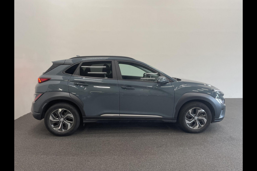 Hyundai Kona 1.6 GDI HEV Sky Bluelink Navigatie Apple Carplay Android Auto Camera Parkeerhulp Adaptive Cruise Control Dodehoekassistent Stoel- en stuurverwarming Full Led Climate Control Lichtmetalen velgen