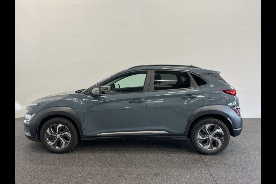 Hyundai Kona 1.6 GDI HEV Sky Bluelink Navigatie Apple Carplay Android Auto Camera Parkeerhulp Adaptive Cruise Control Dodehoekassistent Stoel- en stuurverwarming Full Led Climate Control Lichtmetalen velgen