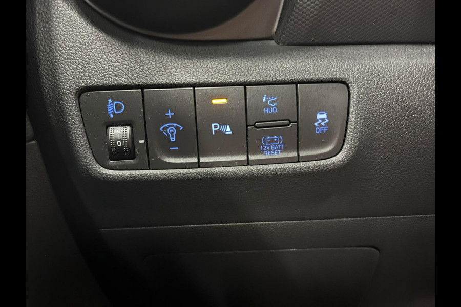 Hyundai Kona 1.6 GDI HEV Sky Bluelink Navigatie Apple Carplay Android Auto Camera Parkeerhulp Adaptive Cruise Control Dodehoekassistent Stoel- en stuurverwarming Full Led Climate Control Lichtmetalen velgen