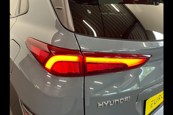 Hyundai Kona 1.6 GDI HEV Sky Bluelink Navigatie Apple Carplay Android Auto Camera Parkeerhulp Adaptive Cruise Control Dodehoekassistent Stoel- en stuurverwarming Full Led Climate Control Lichtmetalen velgen