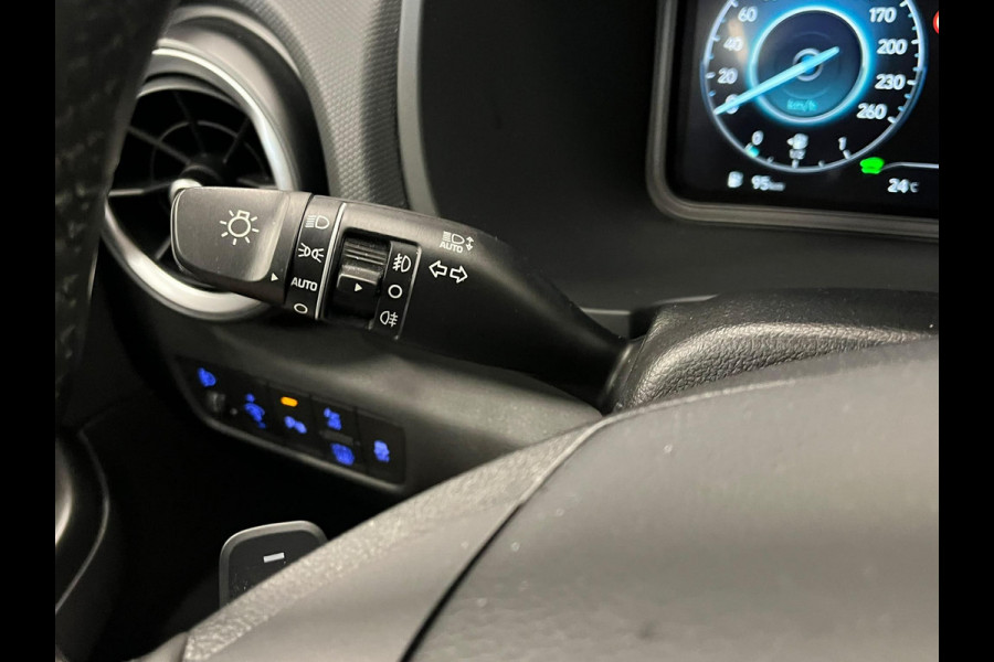 Hyundai Kona 1.6 GDI HEV Sky Bluelink Navigatie Apple Carplay Android Auto Camera Parkeerhulp Adaptive Cruise Control Dodehoekassistent Stoel- en stuurverwarming Full Led Climate Control Lichtmetalen velgen