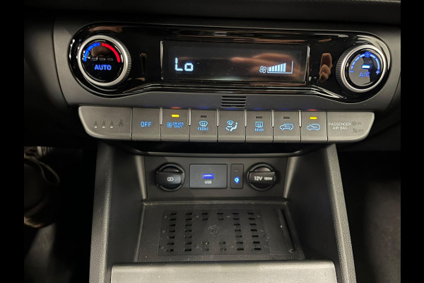 Hyundai Kona 1.6 GDI HEV Sky Bluelink Navigatie Apple Carplay Android Auto Camera Parkeerhulp Adaptive Cruise Control Dodehoekassistent Stoel- en stuurverwarming Full Led Climate Control Lichtmetalen velgen