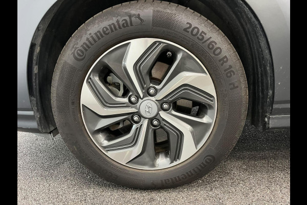 Hyundai Kona 1.6 GDI HEV Sky Bluelink Navigatie Apple Carplay Android Auto Camera Parkeerhulp Adaptive Cruise Control Dodehoekassistent Stoel- en stuurverwarming Full Led Climate Control Lichtmetalen velgen