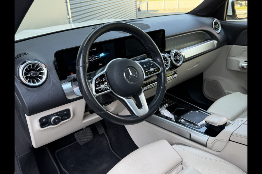 Mercedes-Benz Glb BWJ 2021 | 180 Bus Sol Luxury 7p. AUTOMAAT | PANO DAK | LEER | CAMERA | CLIMA | NAVI | STOELVERW | FULL LED | DIGI DASH |