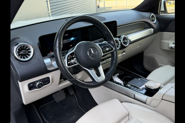 Mercedes-Benz Glb BWJ 2021 | 180 Bus Sol Luxury 7p. AUTOMAAT | PANO DAK | LEER | CAMERA | CLIMA | NAVI | STOELVERW | FULL LED | DIGI DASH |