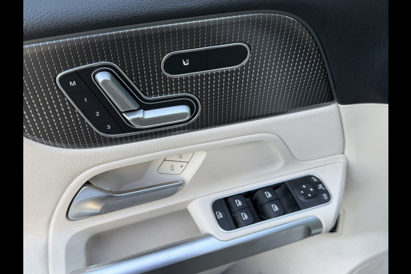 Mercedes-Benz Glb BWJ 2021 | 180 Bus Sol Luxury 7p. AUTOMAAT | PANO DAK | LEER | CAMERA | CLIMA | NAVI | STOELVERW | FULL LED | DIGI DASH |
