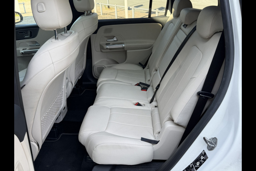 Mercedes-Benz Glb BWJ 2021 | 180 Bus Sol Luxury 7p. AUTOMAAT | PANO DAK | LEER | CAMERA | CLIMA | NAVI | STOELVERW | FULL LED | DIGI DASH |