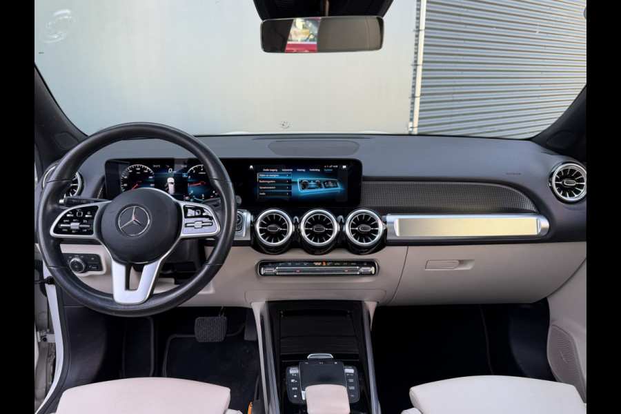 Mercedes-Benz Glb BWJ 2021 | 180 Bus Sol Luxury 7p. AUTOMAAT | PANO DAK | LEER | CAMERA | CLIMA | NAVI | STOELVERW | FULL LED | DIGI DASH |