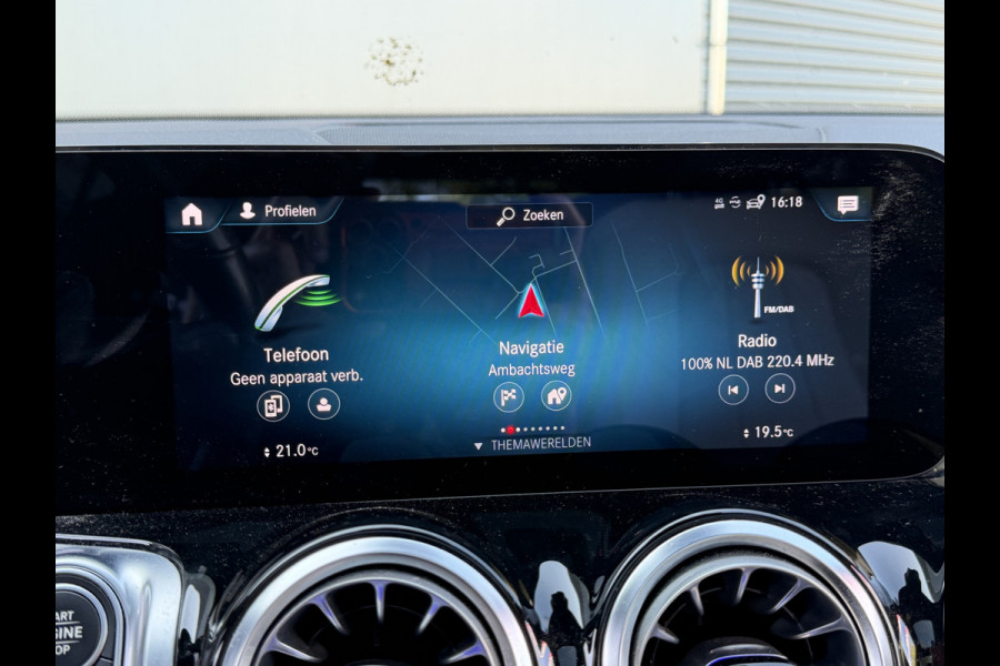 Mercedes-Benz Glb BWJ 2021 | 180 Bus Sol Luxury 7p. AUTOMAAT | PANO DAK | LEER | CAMERA | CLIMA | NAVI | STOELVERW | FULL LED | DIGI DASH |