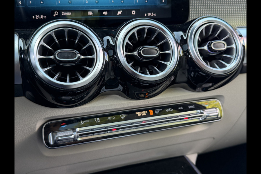 Mercedes-Benz Glb BWJ 2021 | 180 Bus Sol Luxury 7p. AUTOMAAT | PANO DAK | LEER | CAMERA | CLIMA | NAVI | STOELVERW | FULL LED | DIGI DASH |