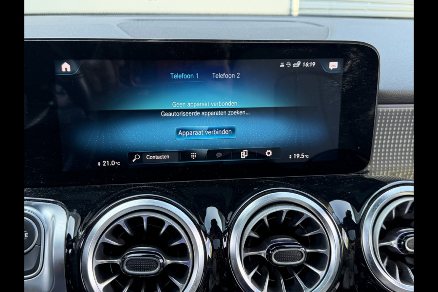 Mercedes-Benz Glb BWJ 2021 | 180 Bus Sol Luxury 7p. AUTOMAAT | PANO DAK | LEER | CAMERA | CLIMA | NAVI | STOELVERW | FULL LED | DIGI DASH |
