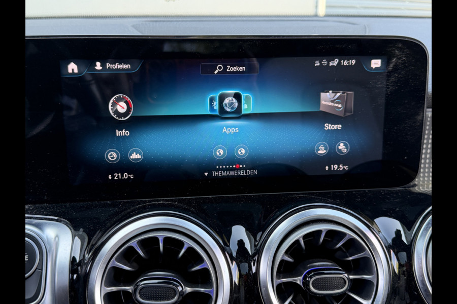 Mercedes-Benz Glb BWJ 2021 | 180 Bus Sol Luxury 7p. AUTOMAAT | PANO DAK | LEER | CAMERA | CLIMA | NAVI | STOELVERW | FULL LED | DIGI DASH |