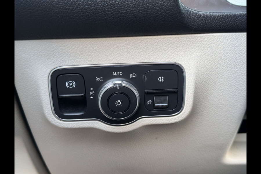 Mercedes-Benz Glb BWJ 2021 | 180 Bus Sol Luxury 7p. AUTOMAAT | PANO DAK | LEER | CAMERA | CLIMA | NAVI | STOELVERW | FULL LED | DIGI DASH |