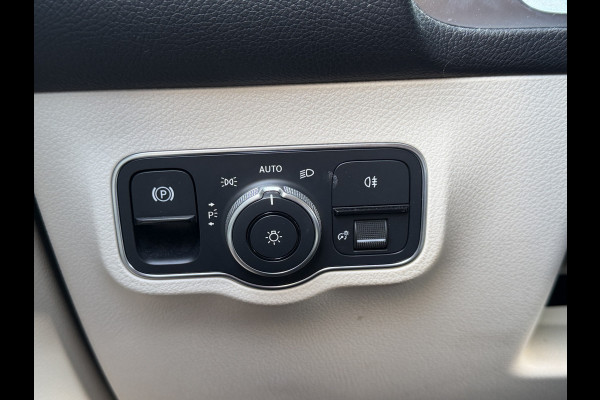 Mercedes-Benz Glb BWJ 2021 | 180 Bus Sol Luxury 7p. AUTOMAAT | PANO DAK | LEER | CAMERA | CLIMA | NAVI | STOELVERW | FULL LED | DIGI DASH |
