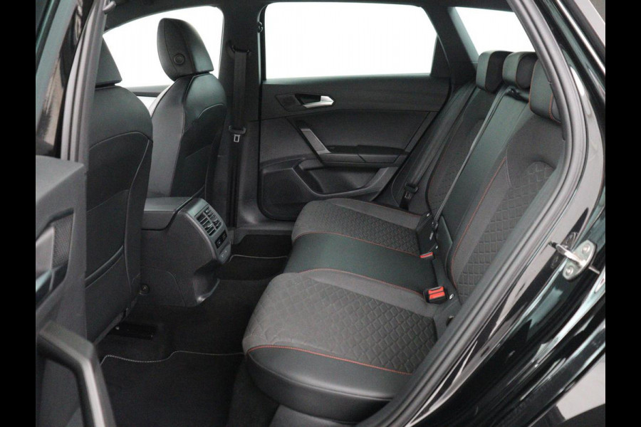 Seat Leon Sportstourer 1.5 TSI FR Launch Edition | Stuur/stoelverwarming | Carplay | Climate Control | Adaptive cruise | Park assist | Camera | Sfeerverlichting | Virtuele dashboard | Full LED |