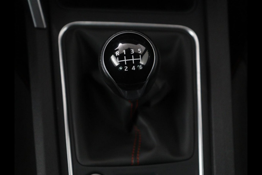 Seat Leon Sportstourer 1.5 TSI FR Launch Edition | Stuur/stoelverwarming | Carplay | Climate Control | Adaptive cruise | Park assist | Camera | Sfeerverlichting | Virtuele dashboard | Full LED |