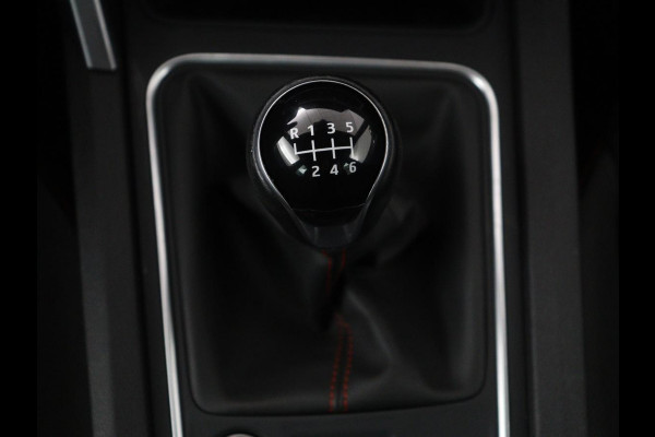 Seat Leon Sportstourer 1.5 TSI FR Launch Edition | Stuur/stoelverwarming | Carplay | Climate Control | Adaptive cruise | Park assist | Camera | Sfeerverlichting | Virtuele dashboard | Full LED |