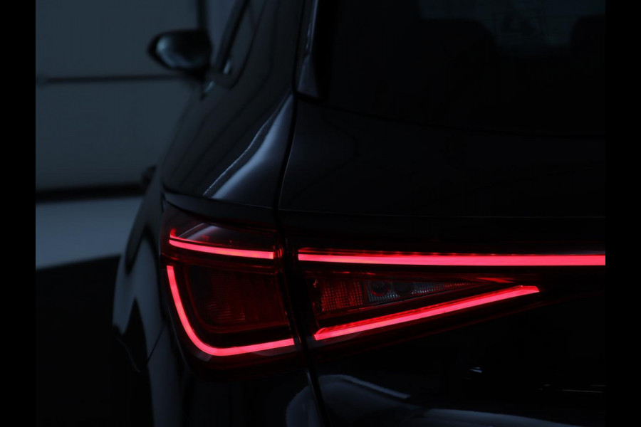Seat Leon Sportstourer 1.5 TSI FR Launch Edition | Stuur/stoelverwarming | Carplay | Climate Control | Adaptive cruise | Park assist | Camera | Sfeerverlichting | Virtuele dashboard | Full LED |