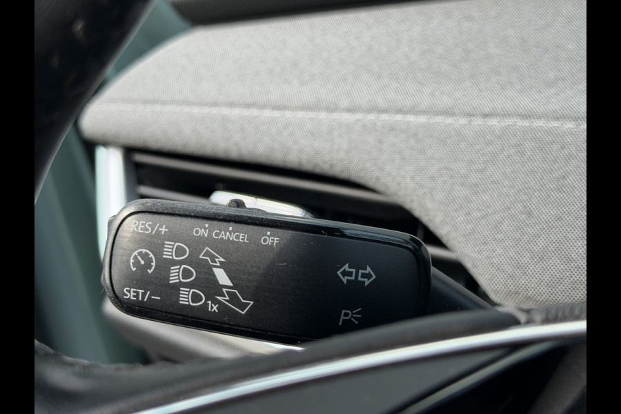 Škoda ENYAQ iV BWJ 12-2021 | 60 | TREKHAAK | WARMTEPOMP | CAMERA A | CLIMA | NAVI |CARPLAY | PDC 2X |