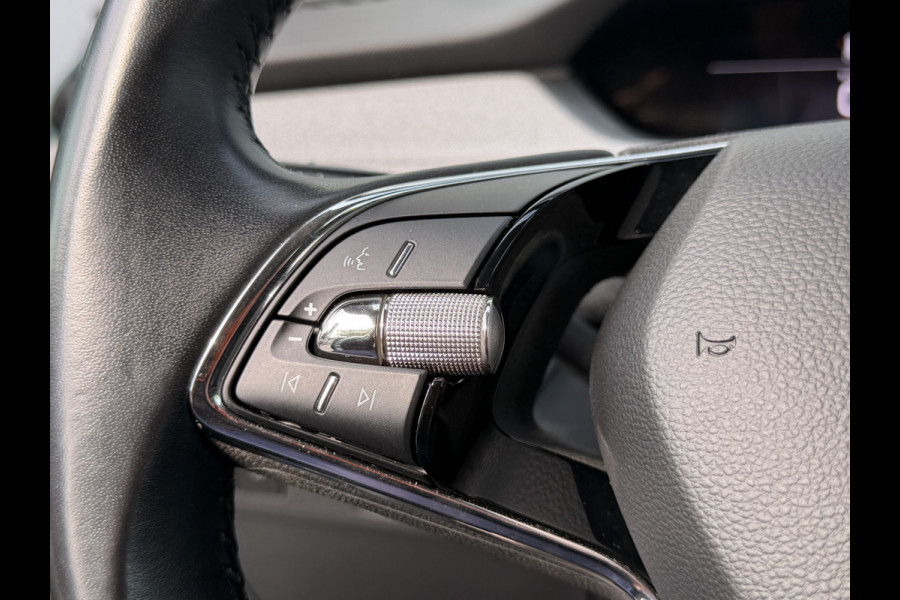Škoda ENYAQ iV BWJ 12-2021 | 60 | TREKHAAK | WARMTEPOMP | CAMERA A | CLIMA | NAVI |CARPLAY | PDC 2X |