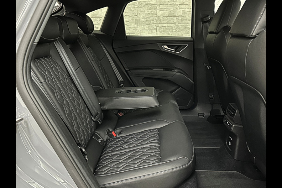 Audi Q4 e-tron 40 204pk 77 kWh | #RS-Leder | 5x Q4 OP VOORRAAD! | ACC | Matrix Led | 3 Zone Clima | Kieselgrau | 2023 | Btw auto, 27150,= ex. | Bovag garantie. 4x Q4 op voorraad!