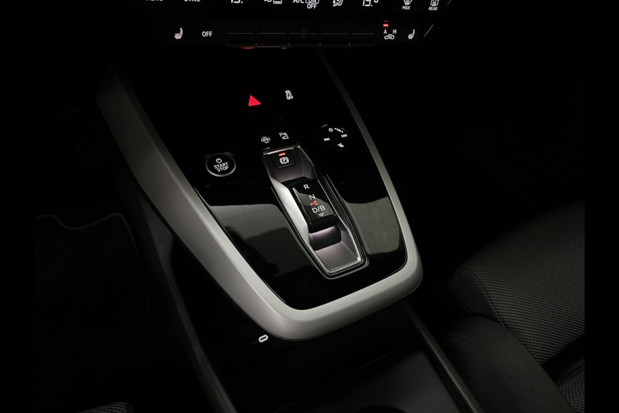 Audi Q4 e-tron 40 204pk 77 kWh | #RS-Leder | 5x Q4 OP VOORRAAD! | ACC | Matrix Led | 3 Zone Clima | Kieselgrau | 2023 | Btw auto, 27150,= ex. | Bovag garantie. 4x Q4 op voorraad!
