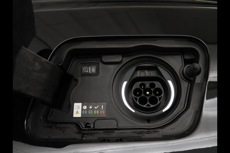 Peugeot 3008 1.6 HYbrid 225 Active Pack Business | SOH 98.8% | Half Leder | Adaptive cruise | 360 camera | Carplay | Climate control | Dodehoek detectie | DAB |