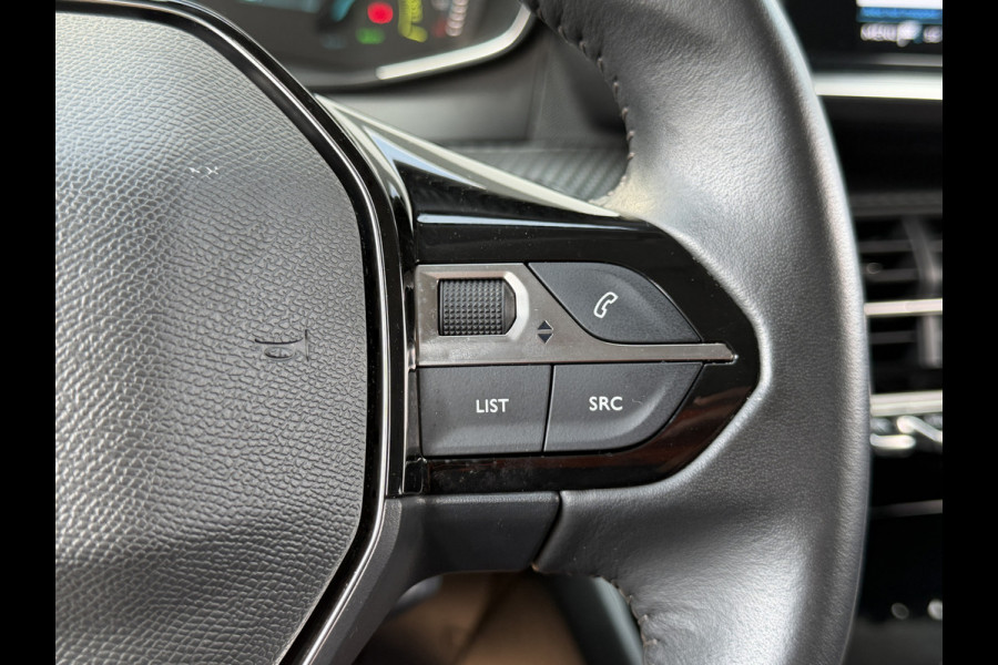 Peugeot e-2008 BWJ 2022 | EV 136PK Allure 50 kWh | LEDER/STOF | CLIMA | NAVI | CAMERA A | CARPLAY | PRIVACY GLASS | PDC |