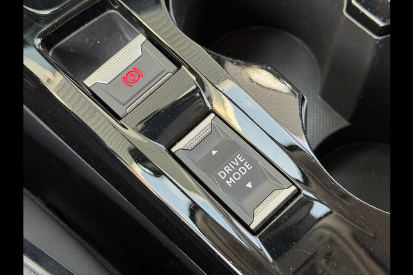 Peugeot e-2008 BWJ 2022 | EV 136PK Allure 50 kWh | LEDER/STOF | CLIMA | NAVI | CAMERA A | CARPLAY | PRIVACY GLASS | PDC |