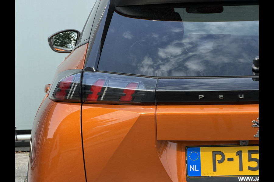 Peugeot e-2008 BWJ 2022 | EV 136PK Allure 50 kWh | LEDER/STOF | CLIMA | NAVI | CAMERA A | CARPLAY | PRIVACY GLASS | PDC |