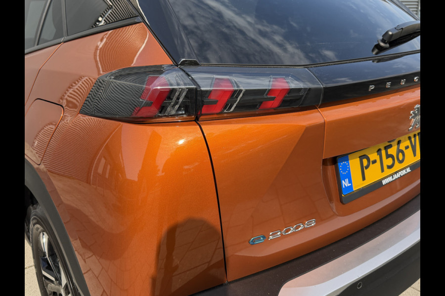 Peugeot e-2008 BWJ 2022 | EV 136PK Allure 50 kWh | LEDER/STOF | CLIMA | NAVI | CAMERA A | CARPLAY | PRIVACY GLASS | PDC |