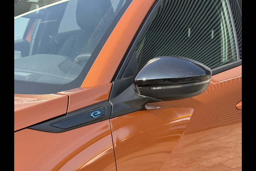 Peugeot e-2008 BWJ 2022 | EV 136PK Allure 50 kWh | LEDER/STOF | CLIMA | NAVI | CAMERA A | CARPLAY | PRIVACY GLASS | PDC |