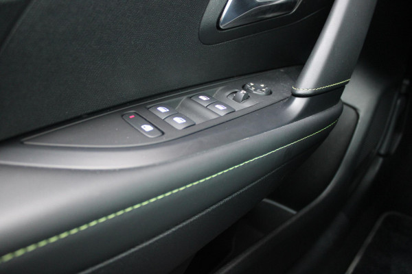 Peugeot 208 1.2 Hybrid 145PK AUTOMAAT GT | PANORAMA DAK | ADAPTIVE CRUISE CONTROL | KEYLESS ENTRY/START | LICHTMETALEN VELGEN 17" | ACHTERUITRIJ CAMERA | FULL LED KOPLAMPEN | PARKEERSENSOREN VOOR + ACHTER | DAB+ RADIO | NAVIGATIE | SFEER VERLICHTING |