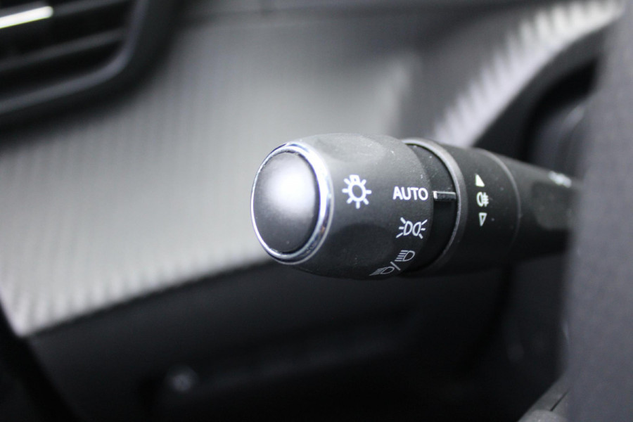 Peugeot 208 1.2 Hybrid 145PK AUTOMAAT GT | PANORAMA DAK | ADAPTIVE CRUISE CONTROL | KEYLESS ENTRY/START | LICHTMETALEN VELGEN 17" | ACHTERUITRIJ CAMERA | FULL LED KOPLAMPEN | PARKEERSENSOREN VOOR + ACHTER | DAB+ RADIO | NAVIGATIE | SFEER VERLICHTING |