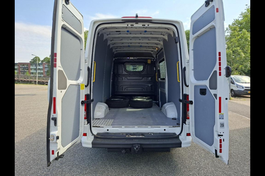 Volkswagen Crafter 2.0 TDI L3 H3 140pk Black Line Airco Navigatie Spoilerpakket
