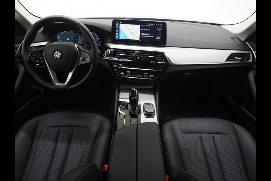 BMW 5 Serie Touring 530e | Leder | Trekhaak | 360 | Adaptive Cruise | Dodehoek | Stoelverwarming | Carplay