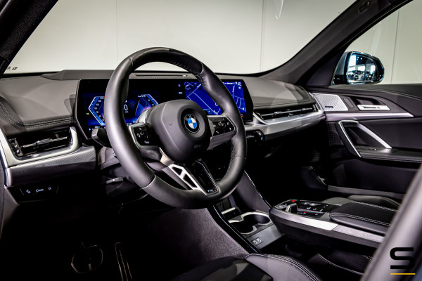 BMW X1 XDrive23i|M-sport|Pano|E-trek|20inch|H&K|HUD|Cam|Gara