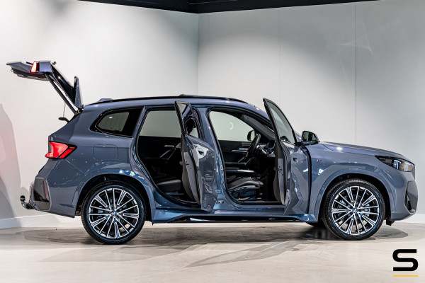 BMW X1 XDrive23i|M-sport|Pano|E-trek|20inch|H&K|HUD|Cam|Gara