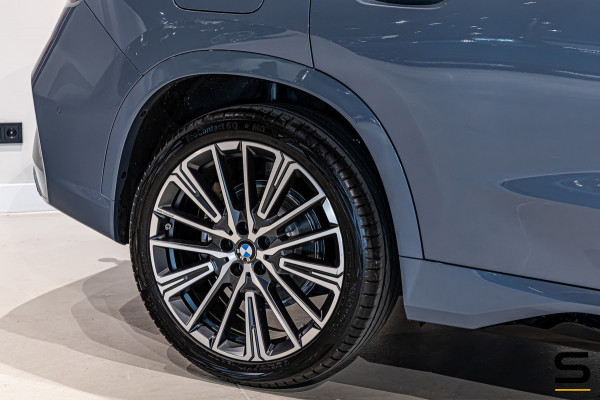 BMW X1 XDrive23i|M-sport|Pano|E-trek|20inch|H&K|HUD|Cam|Gara
