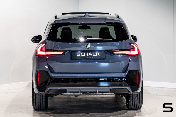 BMW X1 XDrive23i|M-sport|Pano|E-trek|20inch|H&K|HUD|Cam|Gara