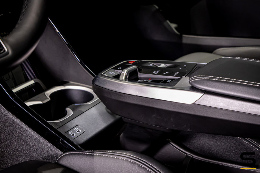 BMW X1 XDrive23i|M-sport|Pano|E-trek|20inch|H&K|HUD|Cam|Gara