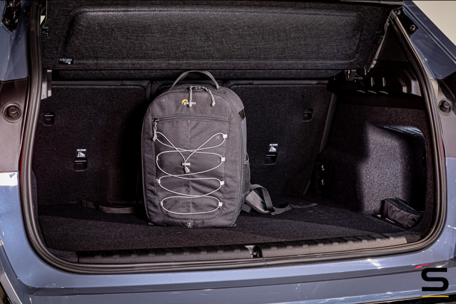 BMW X1 XDrive23i|M-sport|Pano|E-trek|20inch|H&K|HUD|Cam|Gara