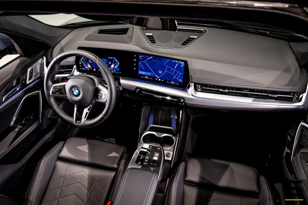 BMW X1 XDrive23i|M-sport|Pano|E-trek|20inch|H&K|HUD|Cam|Gara