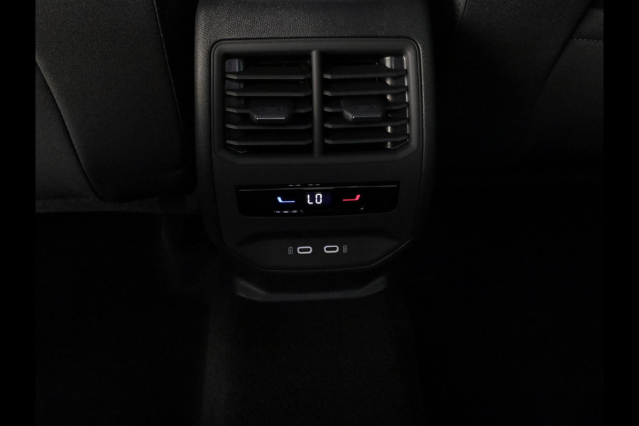 Seat Leon 1.5 TSI e-Hybrid Style Business Intense | Midnight Black Metallic | Technology pack | Verwarm. Stuur + Stoelen | Matrix LED Koplampen | Keyless Entry | Draadloze Carplay
