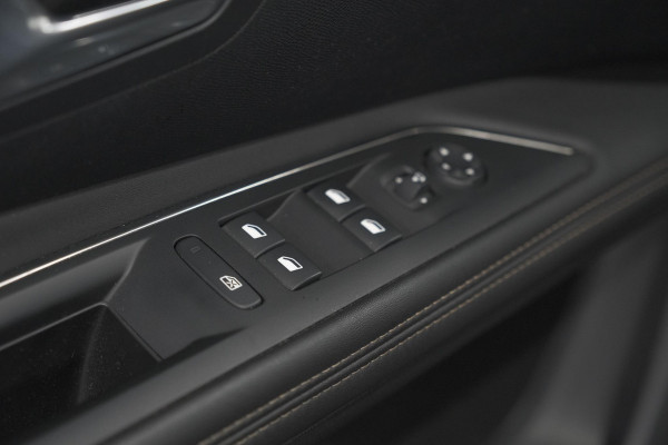 Peugeot 3008 PureTech 130 EAT8 GT | Adaptieve Cruise Control | Elektronische Kofferklep | Camera | Dodehoekdetectie