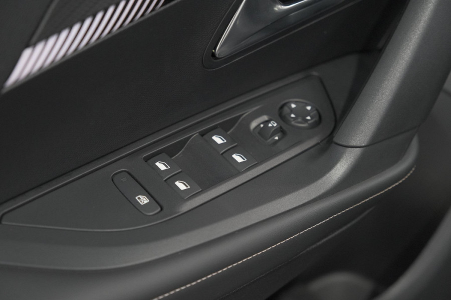 Peugeot 2008 1.2 Hybrid 145 Allure | Apple Carplay | Climate Control | Parkeersensoren Voor + Achter