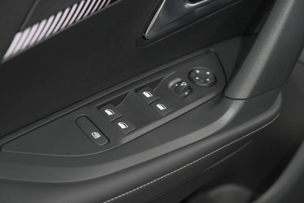 Peugeot 2008 1.2 Hybrid 145 Allure | Apple Carplay | Climate Control | Parkeersensoren Voor + Achter