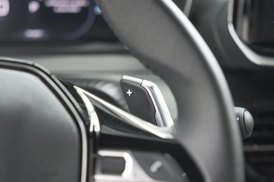 Peugeot 2008 1.2 Hybrid 145 Allure | Apple Carplay | Climate Control | Parkeersensoren Voor + Achter
