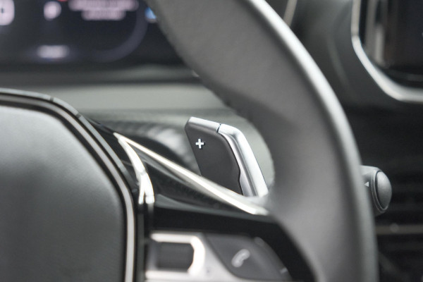 Peugeot 2008 1.2 Hybrid 145 Allure | Apple Carplay | Climate Control | Parkeersensoren Voor + Achter